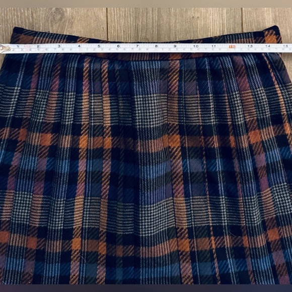 VALENTINO WOOL VINTAGE | Pleated Plaid Wool Skirt Excellent condition - Picture 7 of 8